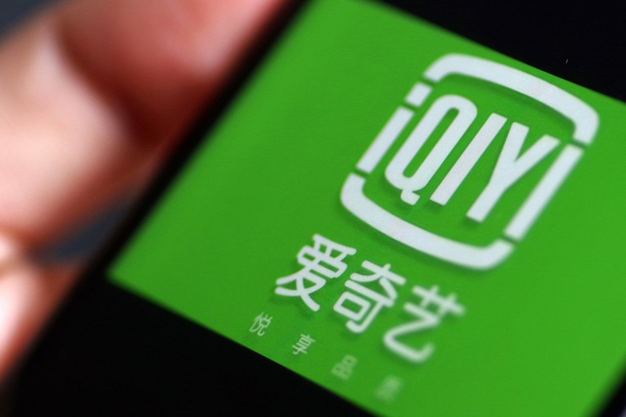 满脚 若描述“脚上沾满东西”