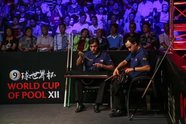 困困狗紫色裙子