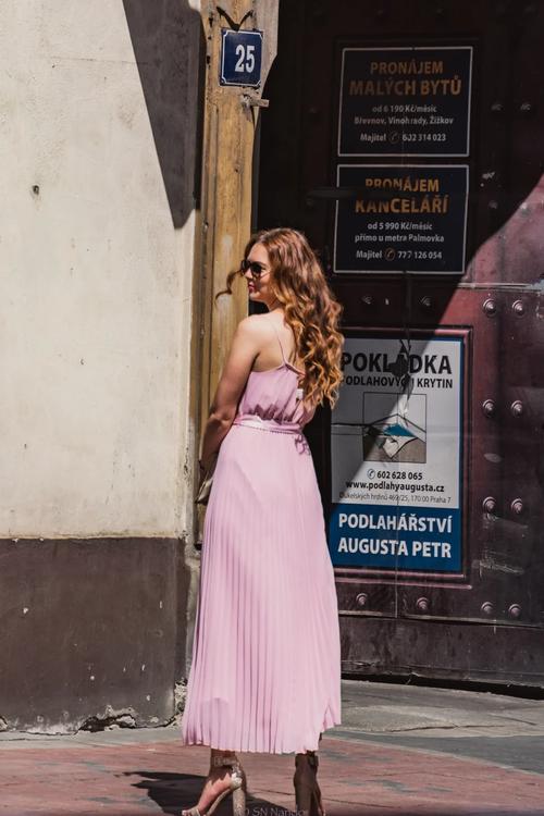 小马车 小马车也可能指代其他事物