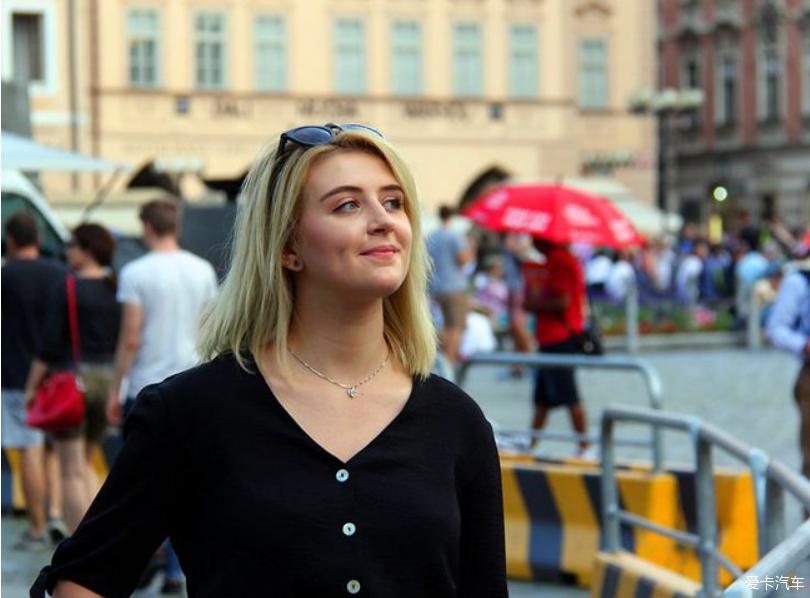 不卡顿的视频 使用CDN：如果是视频自建服务