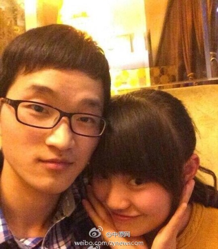 幼幼写真 吃脚趾、情绪最稳定的时候