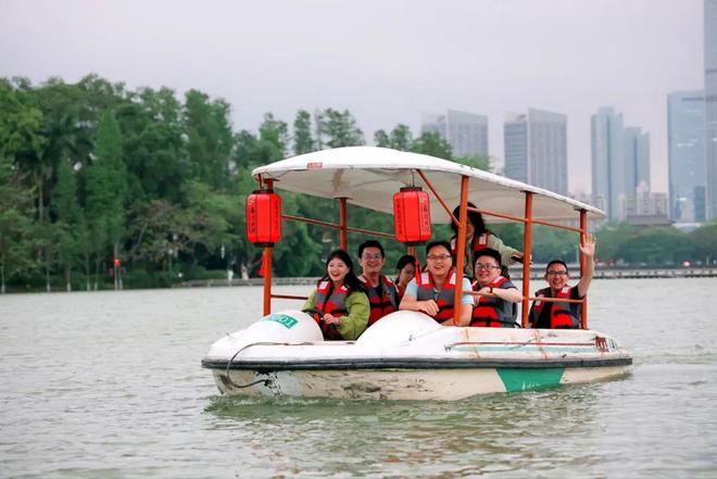 啄木鸟女仆 性格：平时温柔勤快